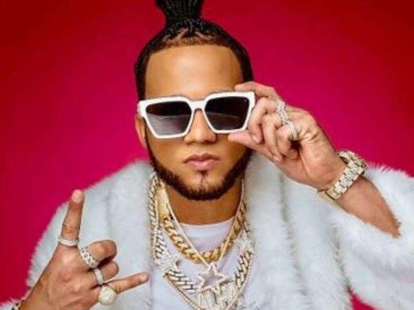 El Alfa entre invitados de J Balvin